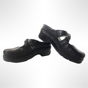 Klogs Women’s black leather Clogs / Klogs size 8